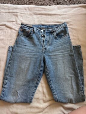 Size 28 Levi’s Classic Light Blue Straight-Leg Women's Jeans with Button Fly